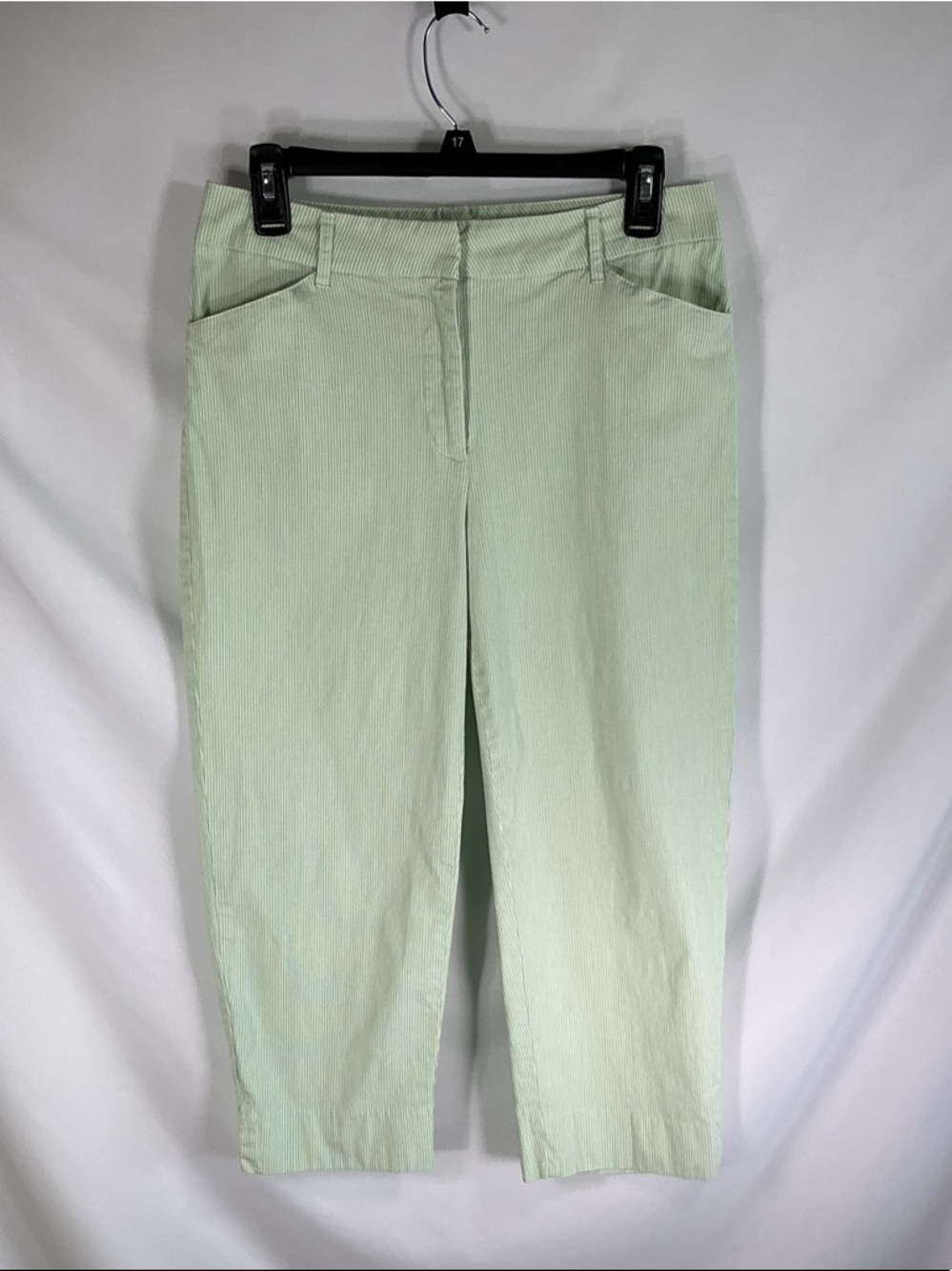 St. John's Bay Mint Green Seersucker Capri Pants Size 8 Stretch Pinstripe Crop